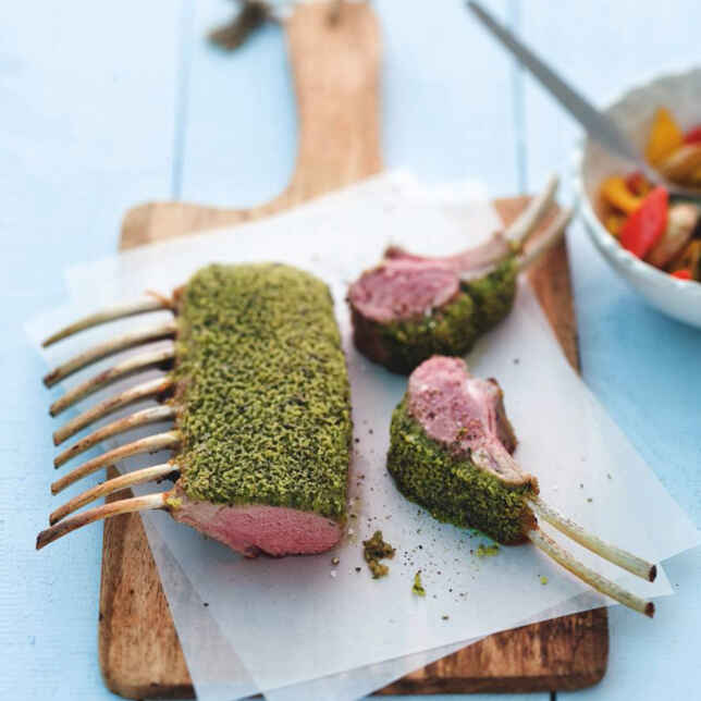 Lammrücken mit Petersilien-Kräuterkruste Rezept | Küchengötter Lammrücken mit Petersilien-Kräuterkruste Rezept | Küchengötter