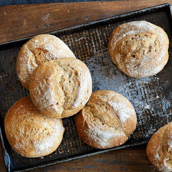 Bärlauchcreme-Brötchen Rezept | Küchengötter
