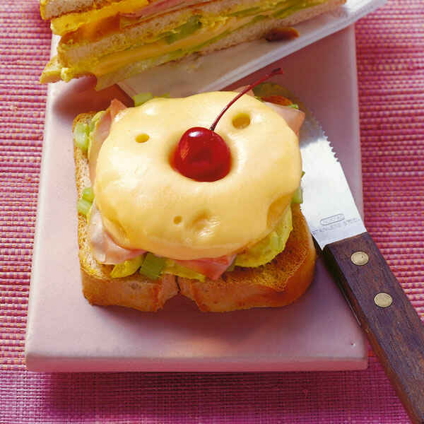 Überbackener Ananas-Schinken-Toast Rezept | Küchengötter Überbackener Ananas-Schinken-Toast Rezept | Küchengötter