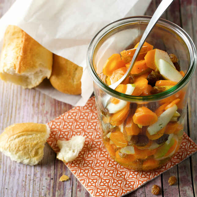 Orientalischer Möhrensalat mit Erdnüssen Rezept | Küchengötter Orientalischer Möhrensalat mit Erdnüssen Rezept | Küchengötter