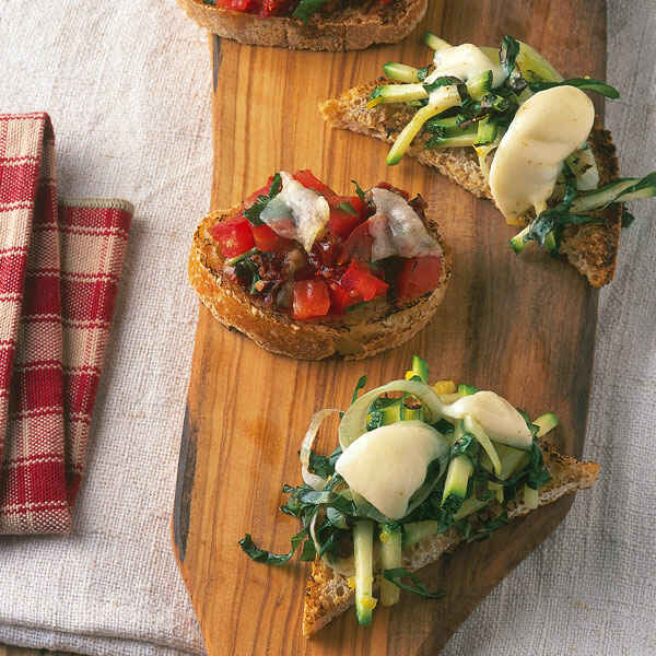 Tomaten-Sardellen-Crostini Rezept | Raclette | Küchengötter Tomaten-Sardellen-Crostini Rezept | Raclette | Küchengötter