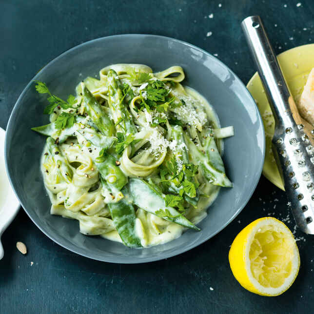 Bandnudeln mit Gemüse-Käse-Sauce Rezept | Küchengötter Bandnudeln mit Gemüse-Käse-Sauce Rezept | Küchengötter