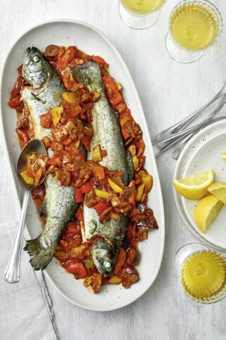 Tomaten-Forellen mit Ratatouille Tomaten-Forellen mit Ratatouille