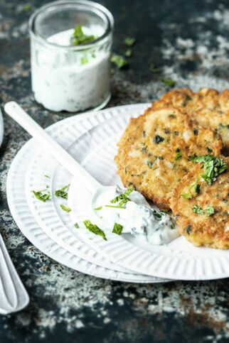 Spargel-Fritters mit Minz-Joghurt Spargel-Fritters mit Minz-Joghurt