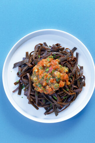 Meeres-Spaghetti mit Tomaten Meeres-Spaghetti mit Tomaten