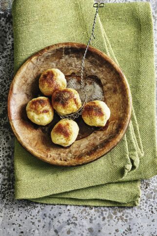 Quarkklöße mit brauner Zimtbutter Quarkklöße mit brauner Zimtbutter