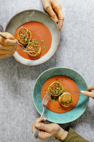 Hackschnecken mit Tomatencreme Hackschnecken mit Tomatencreme