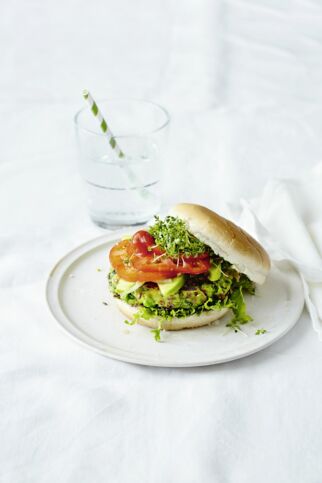 Erbsen-Burger mit Avocado Erbsen-Burger mit Avocado