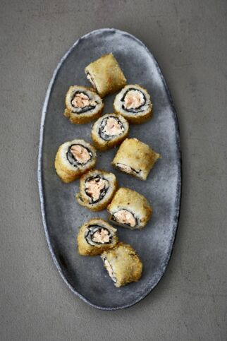 Tempura-Lachstatar-Uramaki Tempura-Lachstatar-Uramaki