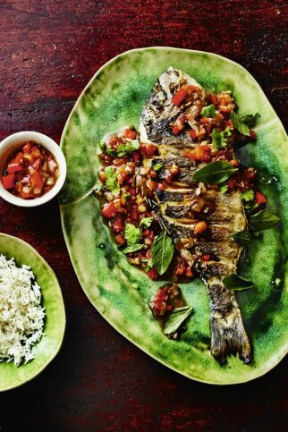 Knusprige Dorade mit Chili-Tamarinden-Sauce Knusprige Dorade mit Chili-Tamarinden-Sauce