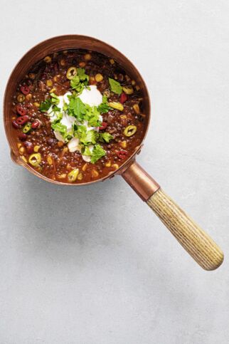 Chili mit schwarzen Linsen