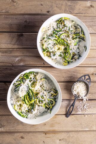 Zucchininudeln mit Blumenkohlsauce Zucchininudeln mit Blumenkohlsauce