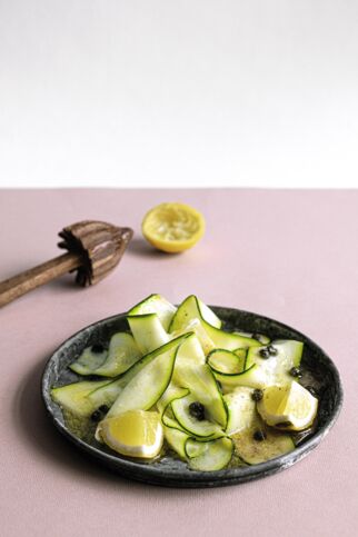 Zucchinisalat-mit-gerösteten-Kapern Zucchinisalat-mit-gerösteten-Kapern