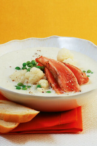 Blumenkohl-Rahmsuppe mit Lachs Blumenkohl-Rahmsuppe mit Lachs