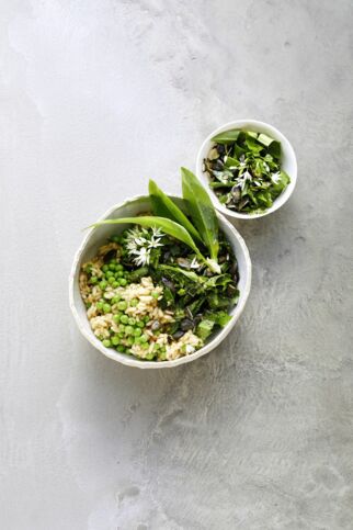 Erbsen-Risotto mit Bärlauch-Kürbiskern-Gremolata Erbsen-Risotto mit Bärlauch-Kürbiskern-Gremolata