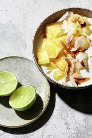 Kokos-Limetten-Quark mit Ananas Kokos-Limetten-Quark mit Ananas