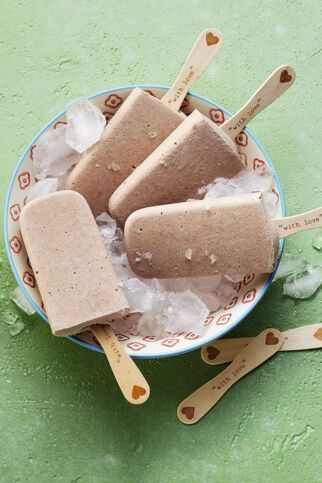 Joghurt-Nuss-Eis am Stiel Joghurt-Nuss-Eis am Stiel