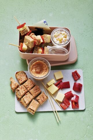 Käsebrotspießchen mit Obstquark
