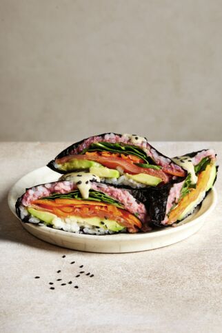 Lachs-Onigirazu japanische Sushi-Sandwiches