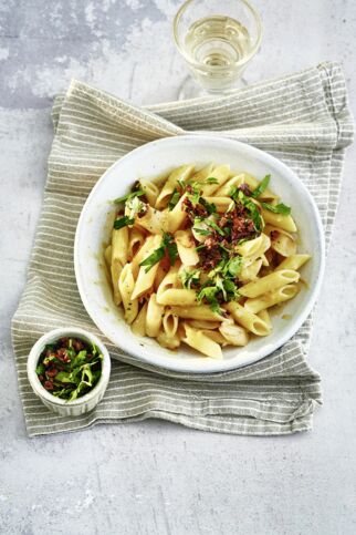 Pasta mit Schwarzwurzeln und Orange Pasta mit Schwarzwurzeln und Orange