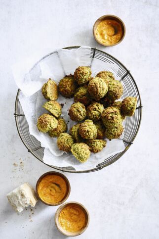 Falafel mit Ajvarrahm Falafel mit Ajvarrahm