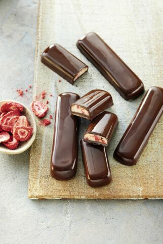 Erdbeerriegel mit Schokolade Erdbeerriegel mit Schokolade