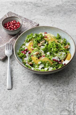 Grünkohl-Orangen-Bowl mit Couscous Grünkohl-Orangen-Bowl mit Couscous