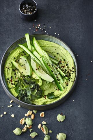 Algen-Hummus-Bowl mit Nori-Topping
