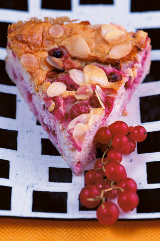 Joghurt-Grießkuchen mit Johannisbeeren Joghurt-Grießkuchen mit Johannisbeeren