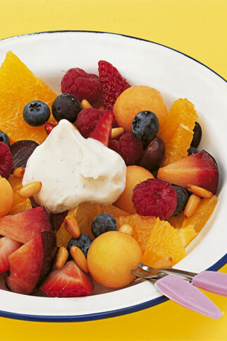 Obstsalat mit Joghurt-Sahne Obstsalat mit Joghurt-Sahne