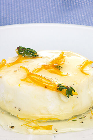 Ziegenkäse mit Orangenhonig Ziegenkäse mit Orangenhonig