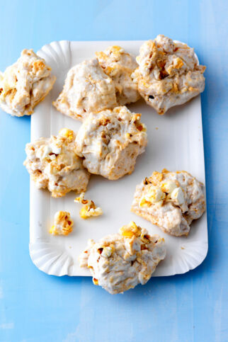 Salzige Popcorn-Bälle Salzige Popcorn-Bälle