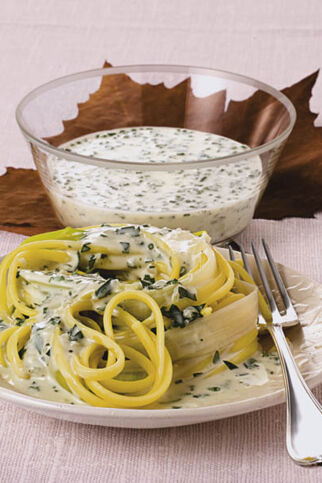 Käsesauce mit Kräutern Käsesauce mit Kräutern