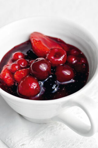 Rote Grütze mit Perlsago und Ingwer