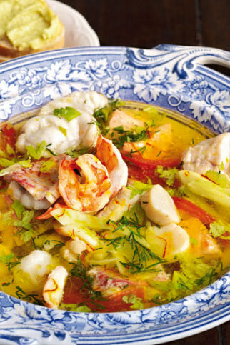Bouillabaisse mit Safran und Knoblauchbrot Bouillabaisse mit Safran und Knoblauchbrot