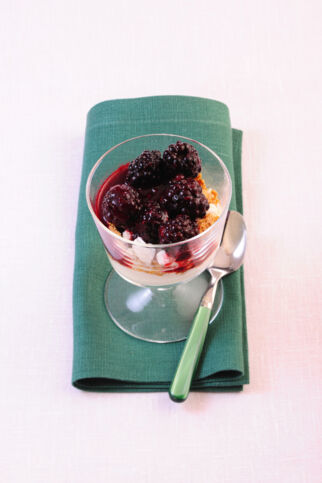 Brombeerkompott mit Baiser Brombeerkompott mit Baiser