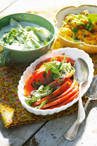 Gurkensalat mit Borretschsahne Gurkensalat mit Borretschsahne