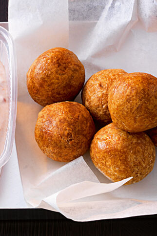 Falafel mit Joghurt-Tomaten-Dip Falafel mit Joghurt-Tomaten-Dip