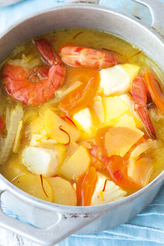 Fischsuppe mit Safran und Tomaten