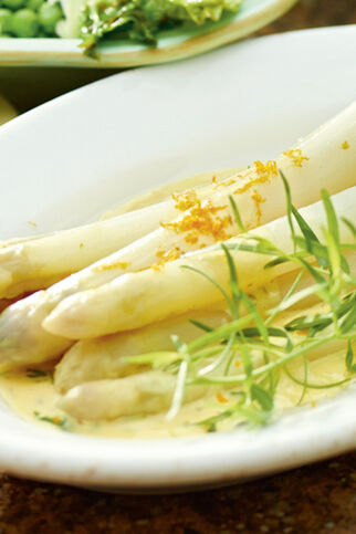 Spargel mit Orangen-Hollandaise