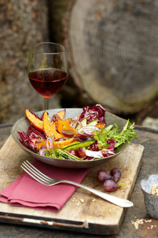 Herbstsalat mit Sesamkürbis Herbstsalat mit Sesamkürbis