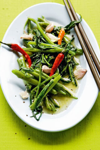 Wasserspinat mit Chili und Knoblauch (Pak Bung Fai Däng) Wasserspinat mit Chili und Knoblauch (Pak Bung Fai Däng)