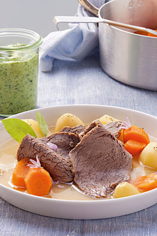 Kalbstafelspitz mit Bouillonkartoffeln und Rucolasauce