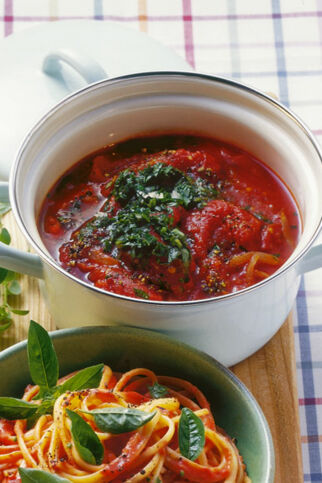 Tomaten-Sugo mit Kräutern Tomaten-Sugo mit Kräutern