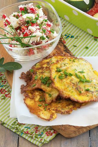 Zucchinipuffer mit Paprikaquark Zucchinipuffer mit Paprikaquark