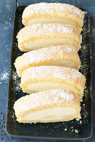 Zitronen-Biskuitrolle Zitronen-Biskuitrolle