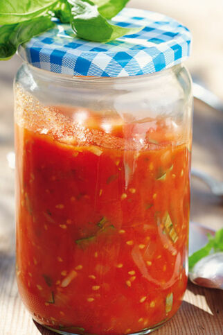 Tomatensauce mit Oregano und Basilikum Tomatensauce mit Oregano und Basilikum