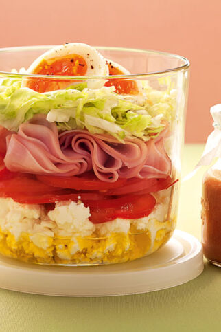 Schichtsalat mit Schafkäse und Putenbrust Schichtsalat mit Schafkäse und Putenbrust