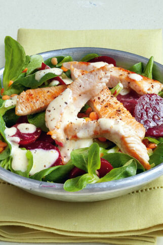 Roter Linsensalat mit Putenstreifen Roter Linsensalat mit Putenstreifen