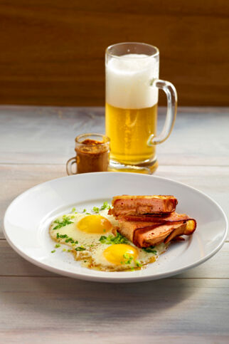 Gfüllter Leberkas im knusprigen Brotmantel Gfüllter Leberkas im knusprigen Brotmantel